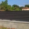 Clôture brise-vue à lames en Z (lames persiennées) pour rehausse de muret