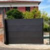Portail coulissant moderne à lames de tôle sur mesure