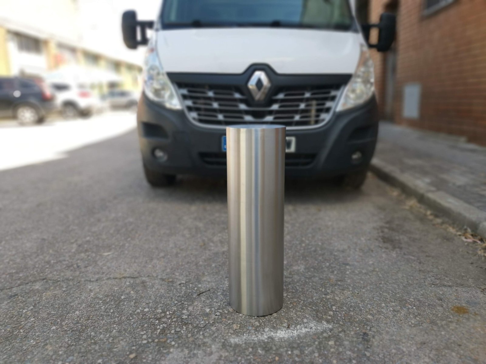 Pilonas de Alta Seguridad: La Solución Eficaz para Limitar el Tráfico Pesado