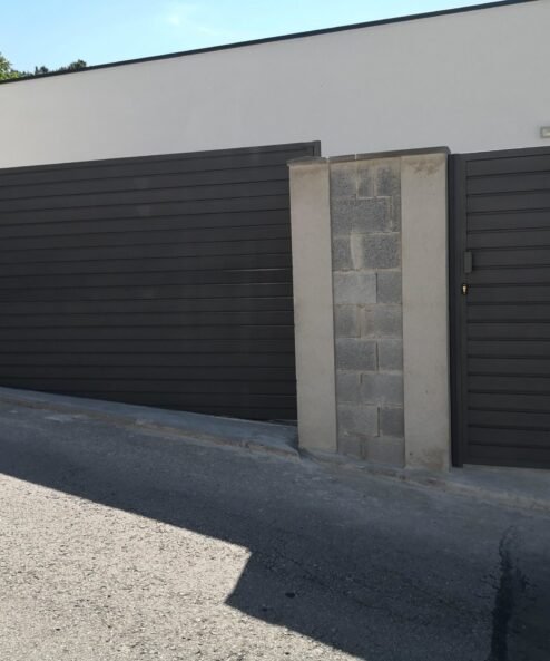 Portail battant de garage ou de parking à lames CHP, sur mesure