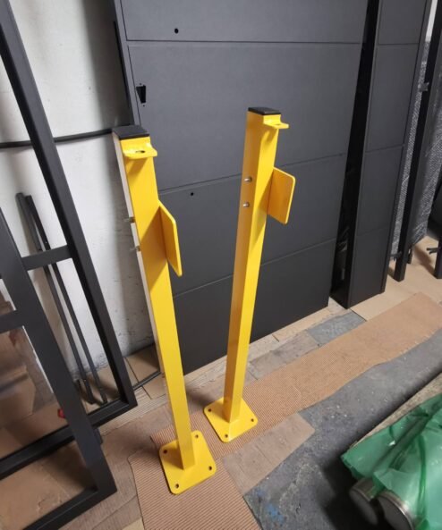 Poteau de réception pour barrière pivotante de parking