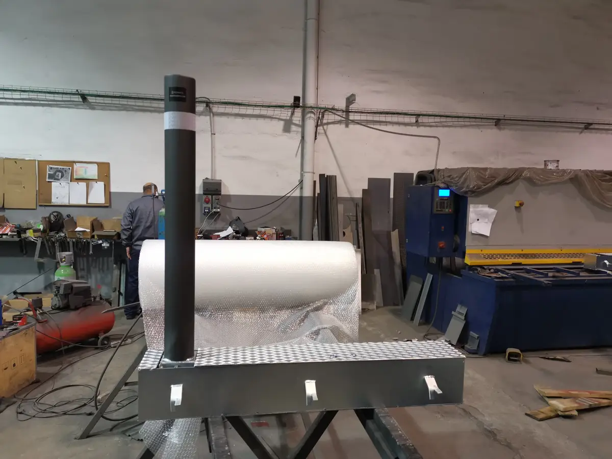 Borne terminée et thermolaquée dans l’atelier Pilonatic