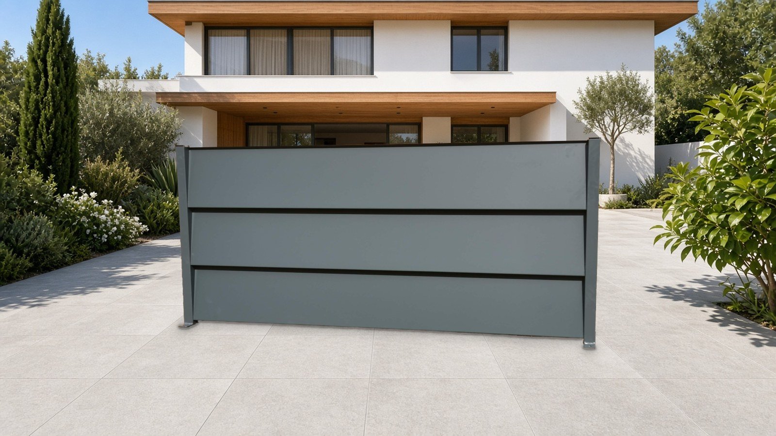 Clôture LAMEX gris anthracite à trois lames de tôle Clôture LAMEX gris anthracite à trois lames de tôle